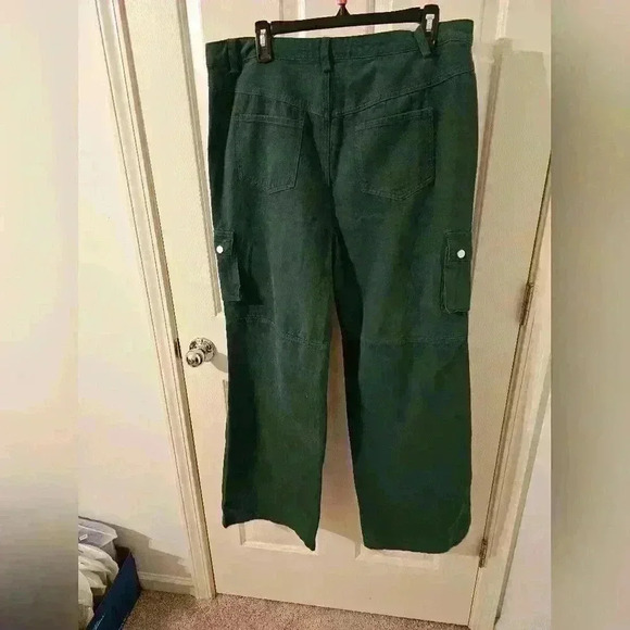 Princess Polly NWT Paige Mid Rise Cargo Jeans Denim Green Size 10 - Picture 3 of 8